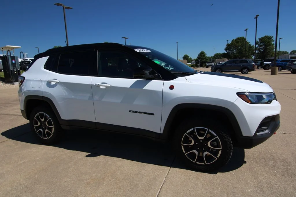 Used 2024 White Jeep Trailhawk image 3