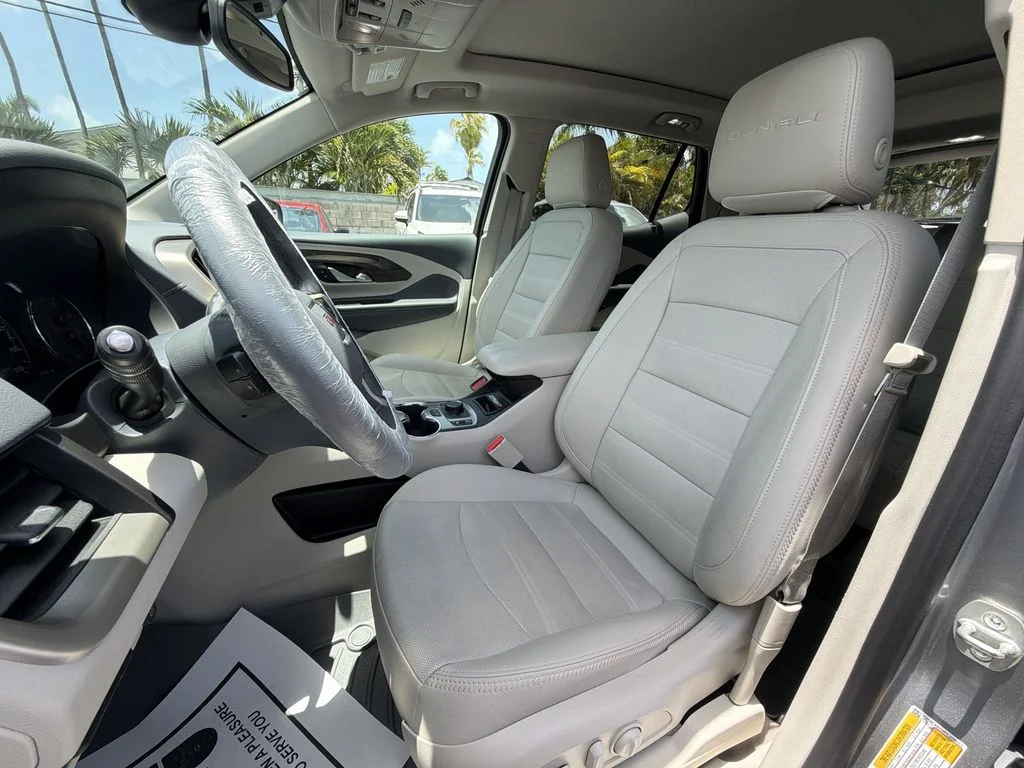 Used 2023 Silver GMC Denali image 26