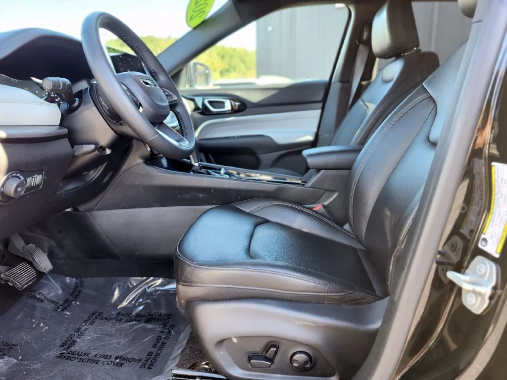 Used 2024 Black Jeep Limited image 18