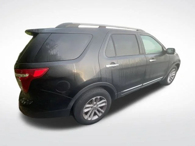 Used 2015 Black Ford XLT image 8