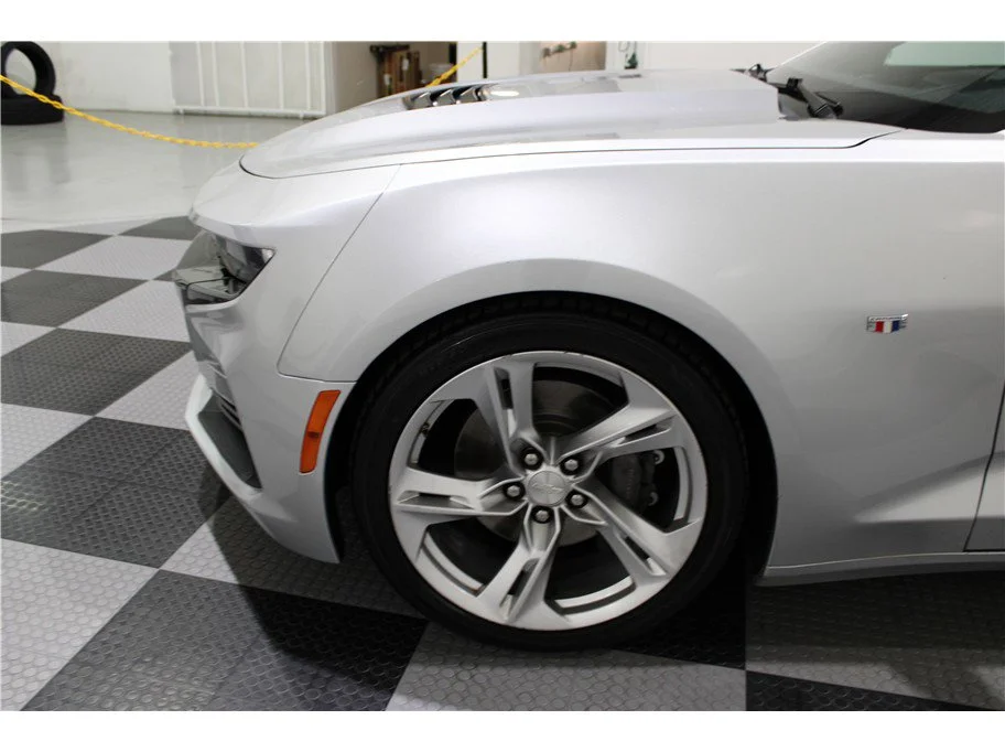 Used 2019 Silver Ice Metallic Chevrolet 2SS image 9