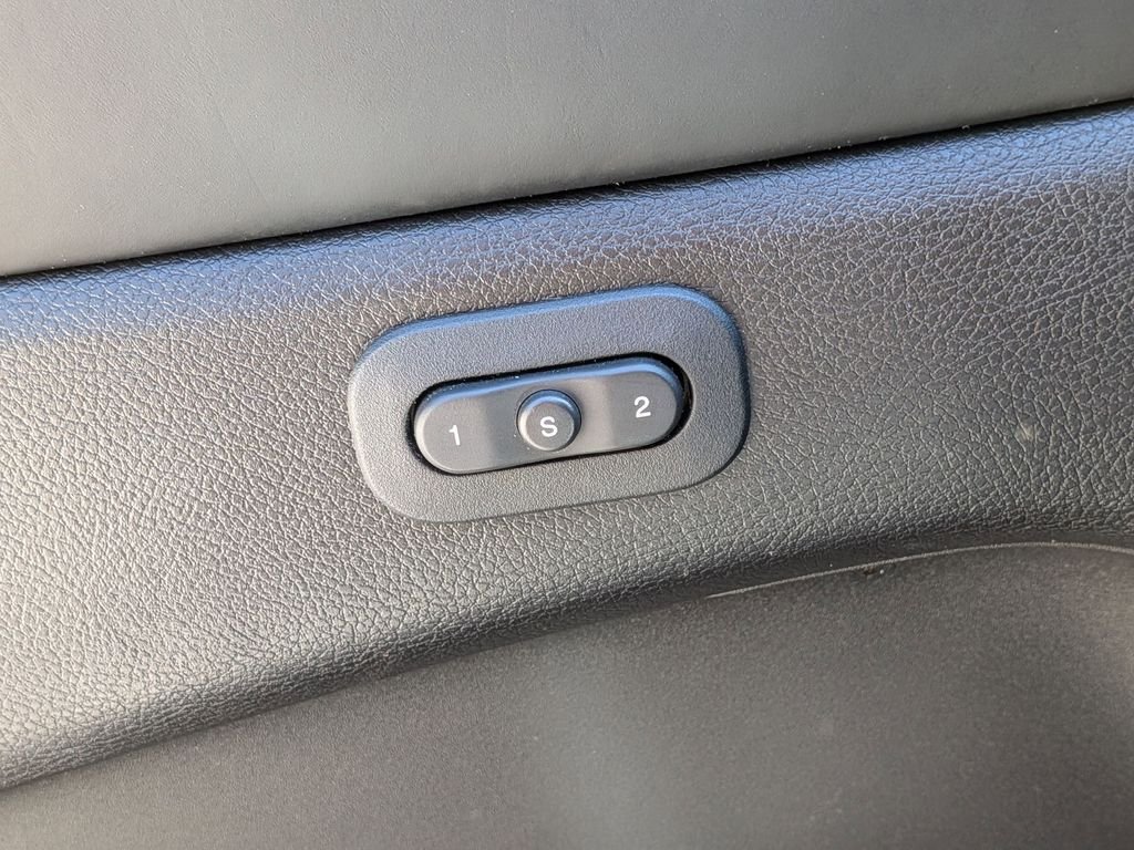 Used 2019 Blue Jeep Overland image 13