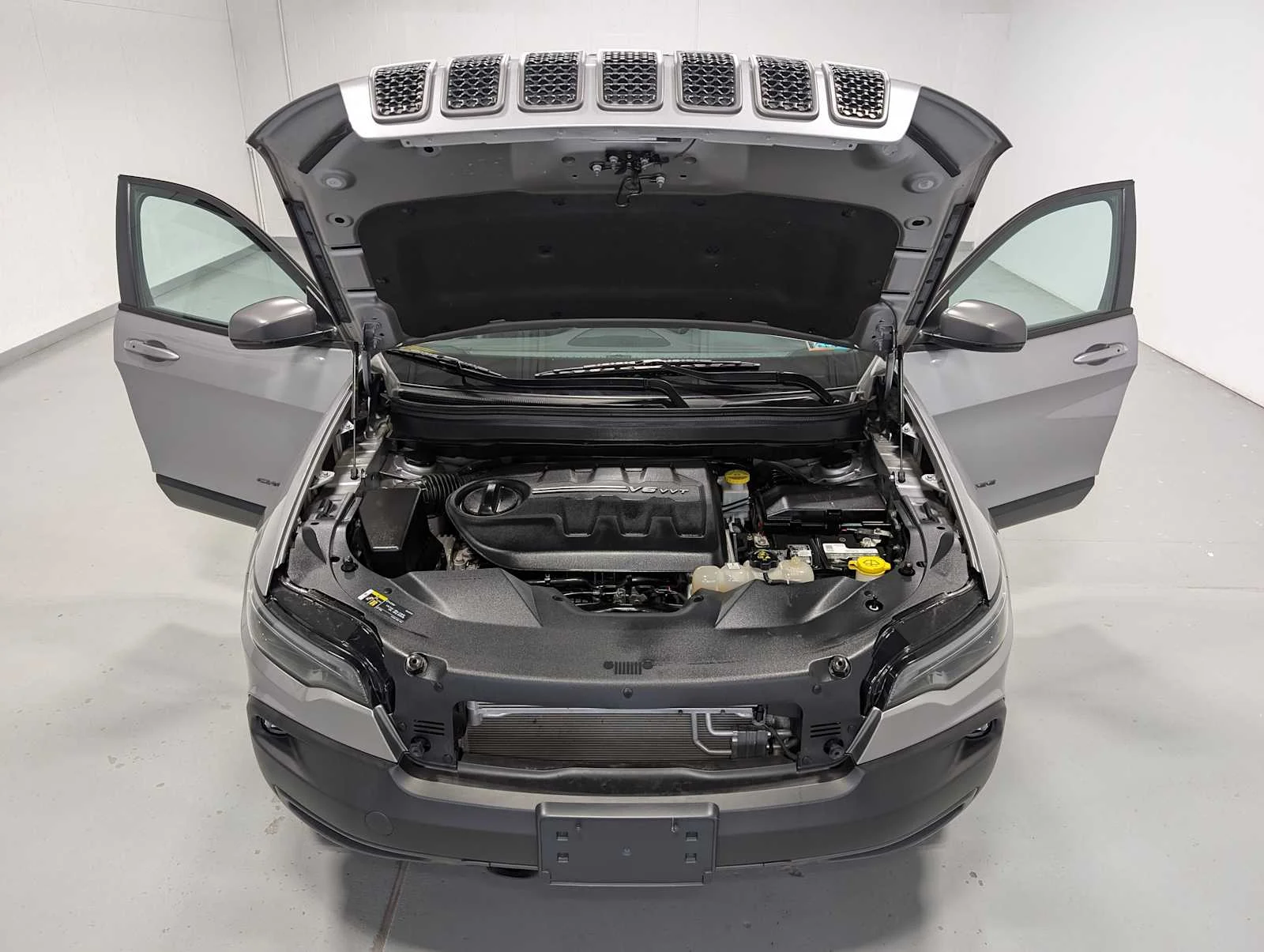 Used 2021 Billet Silver Metallic Clearcoat Jeep Trailhawk image 13