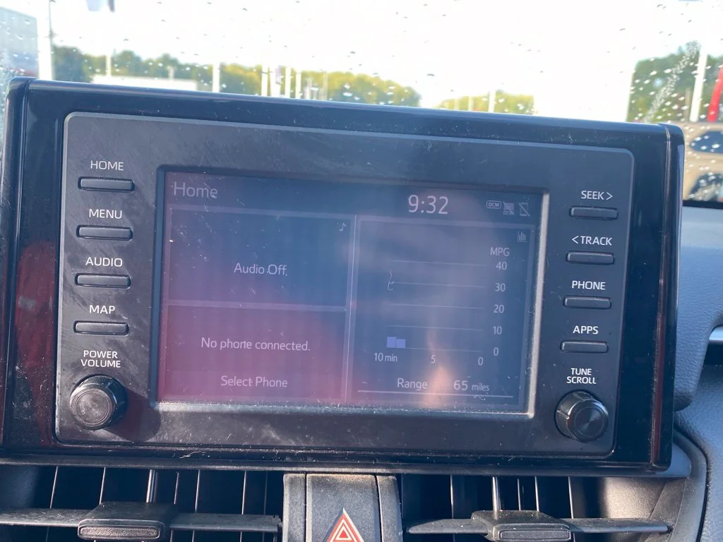 Used 2019 Silver Toyota LE image 21