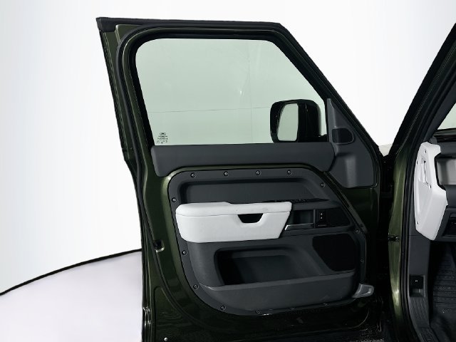 Used 2026 Green Land Rover S image 10