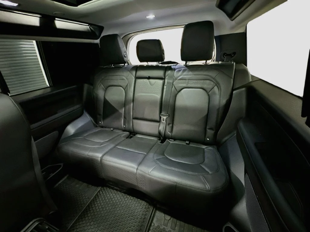 Used 2024 Fuji White Land Rover S image 25