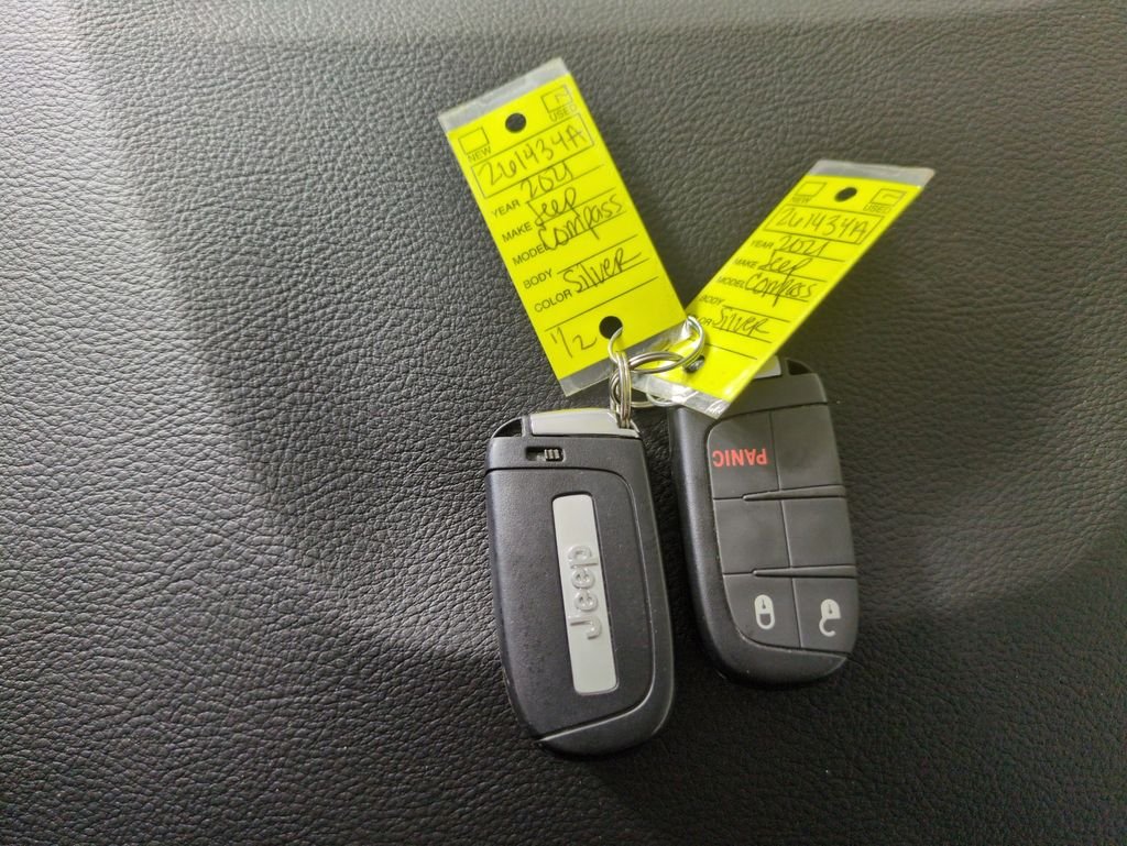 Used 2021 Billet Silver Metallic Jeep Latitude image 29