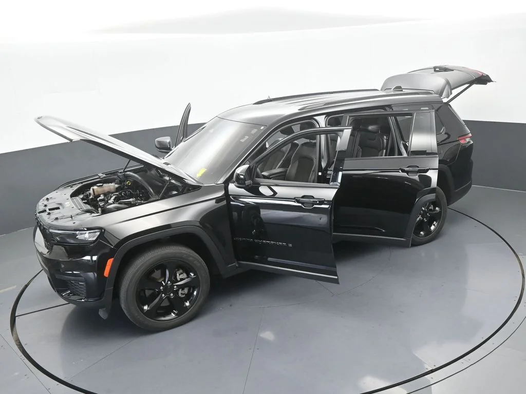 Used 2023 Diamond Black Crystal Pearlcoat Jeep Altitude image 60