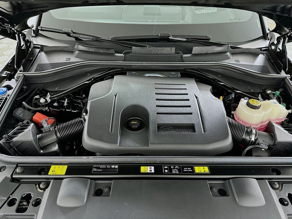 New 2026 Santorini Black Land Rover SE image 30