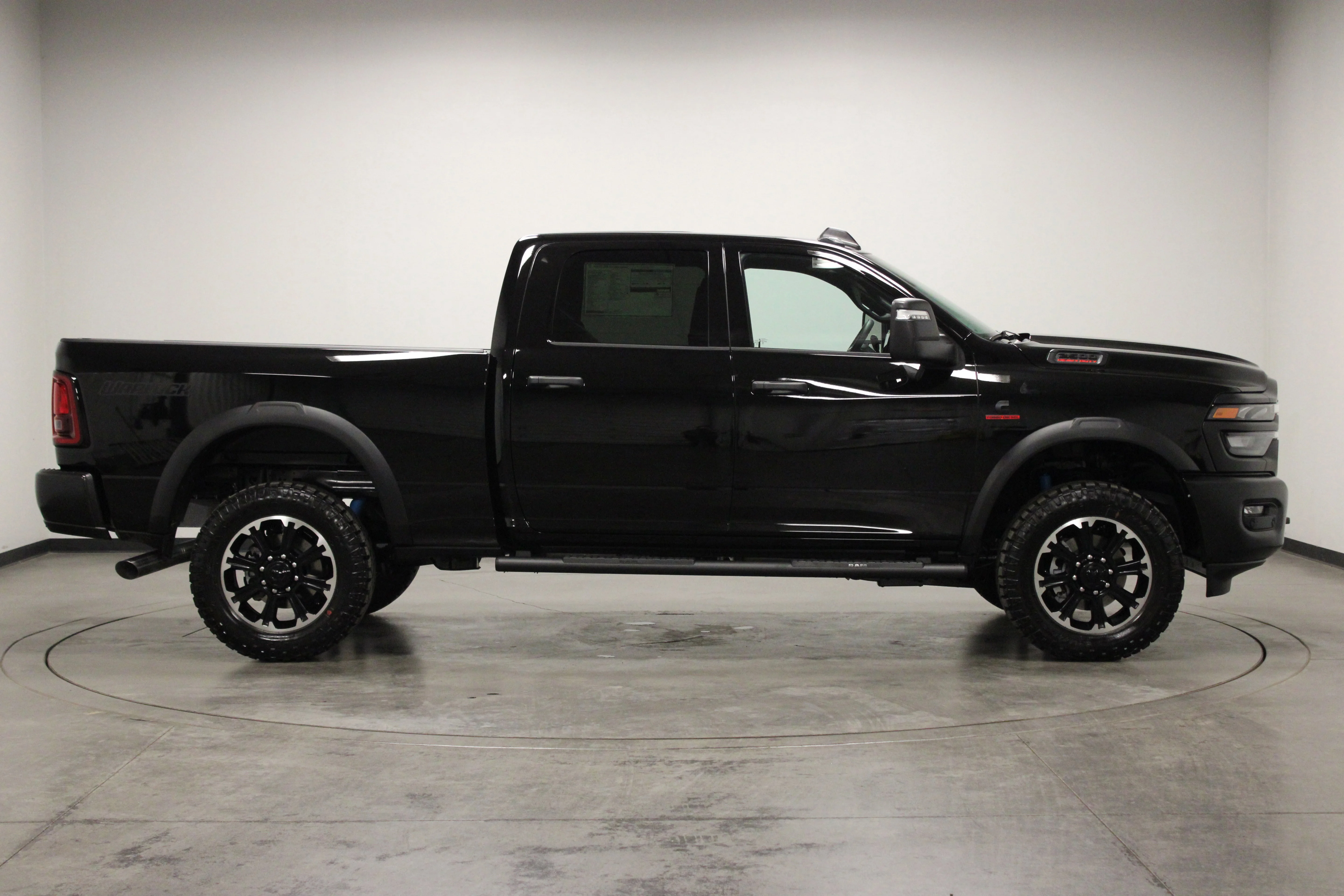 New 2026 Diamond Black Crystal Pearl-Coat Exterior Paint RAM Warlock image 9