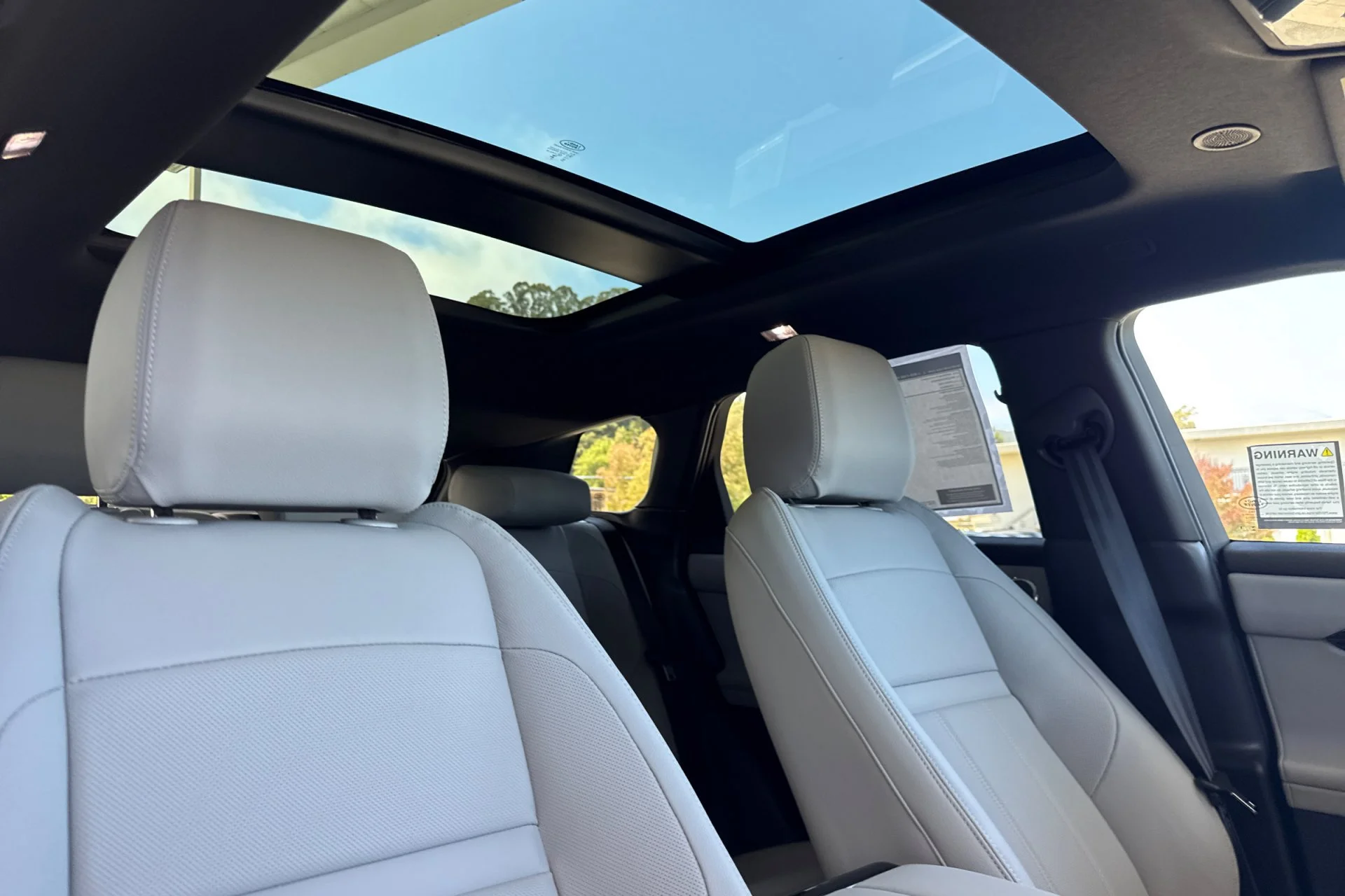 New 2026 ARROIOS GREY Land Rover Core S image 19