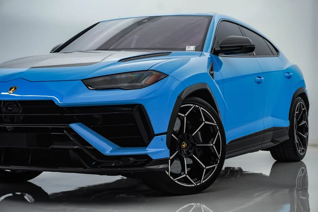 Used 2024 Blu Cepheus Metallic Lamborghini Performante image 2