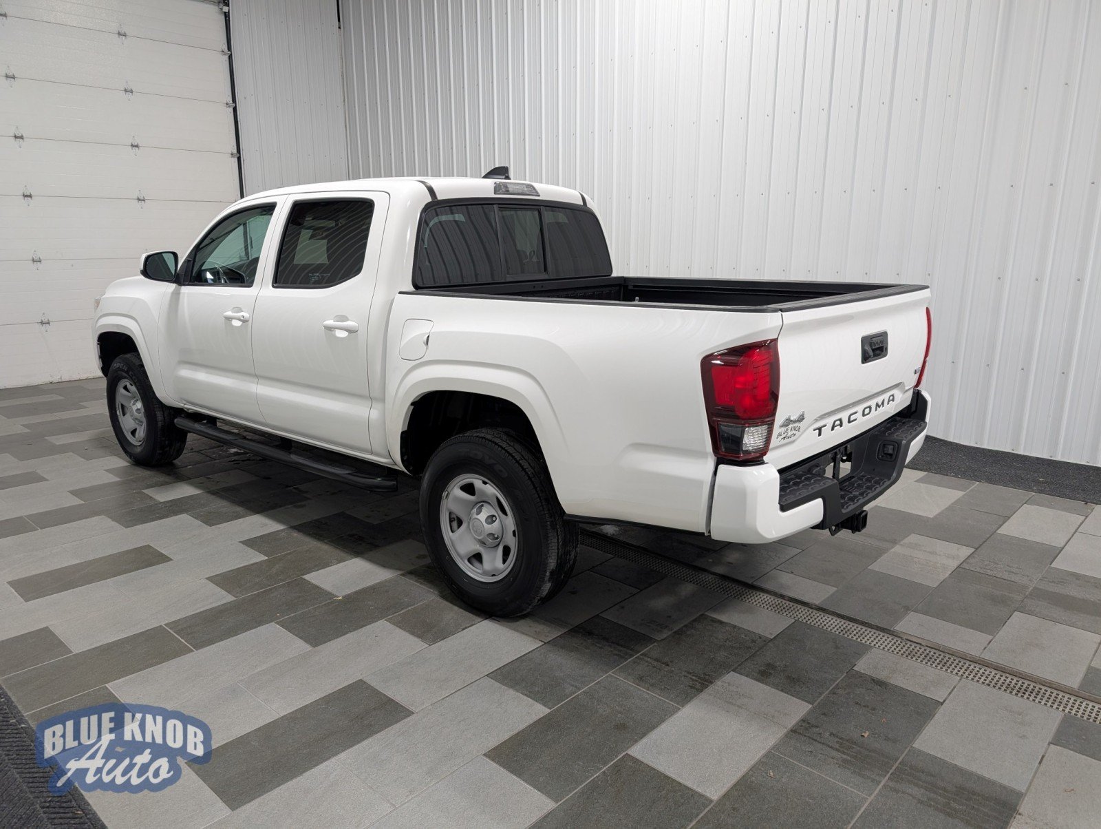 2022 Toyota Tacoma SR photo 2