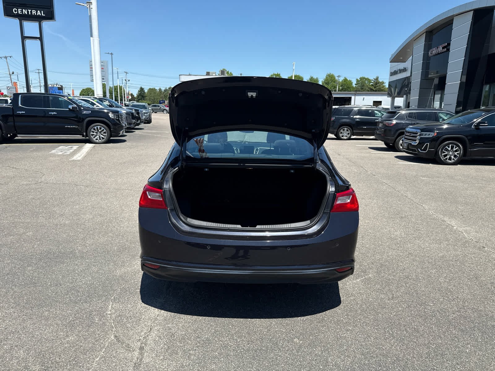 Used 2022 Dark Ash Metallic Chevrolet FL image 10