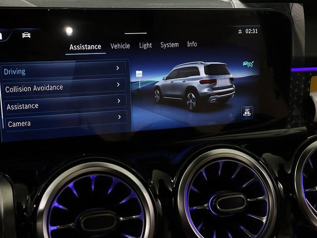 New 2026 Polar White Mercedes-Benz GLB 250 image 45