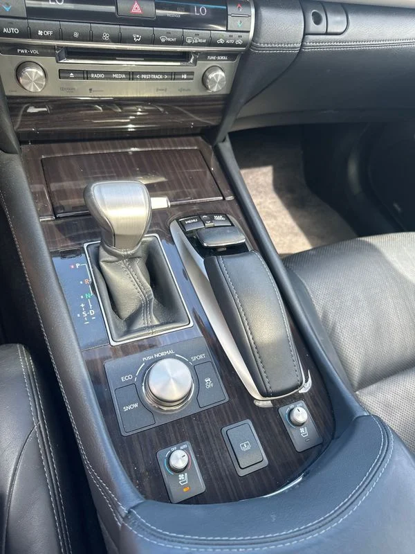 Used 2014  Lexus  image 23