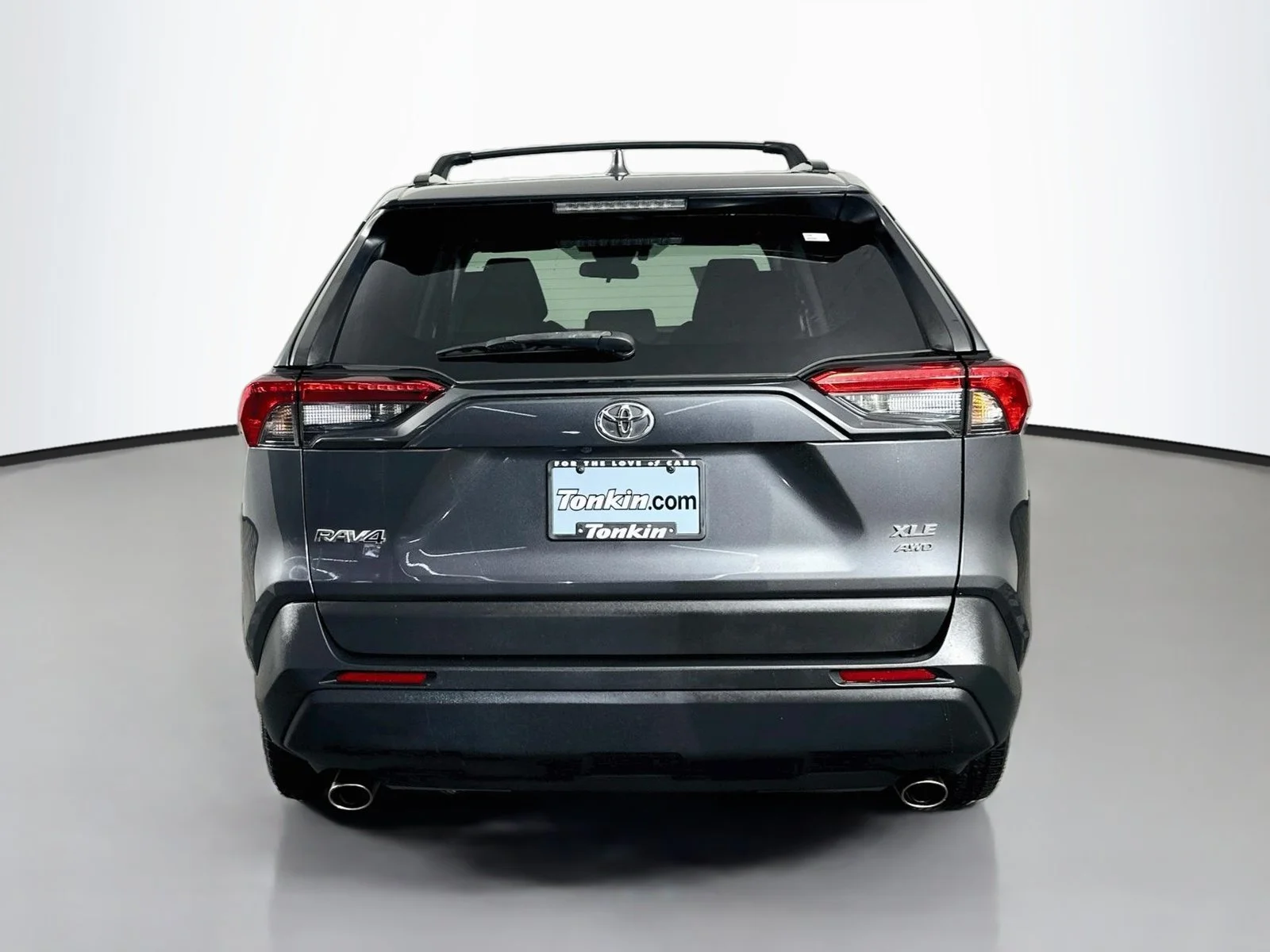 Used 2021 Magnetic Gray Metallic Toyota XLE image 6