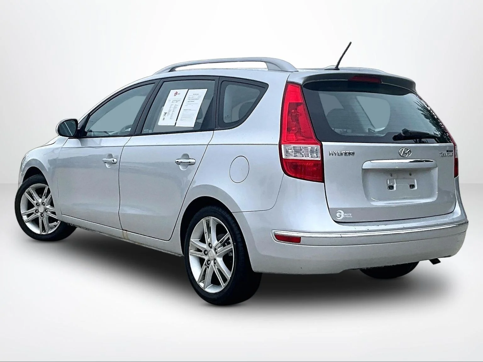 Used 2011 Silver Hyundai SE image 12