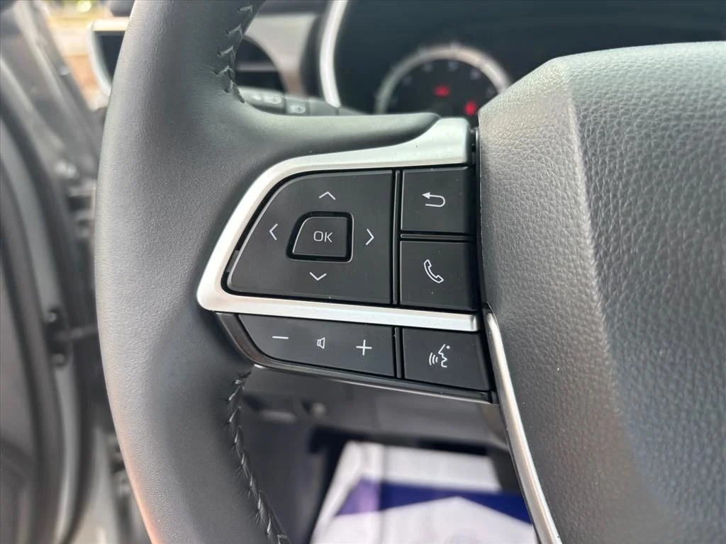 Used 2024 Silver Toyota XLE image 17
