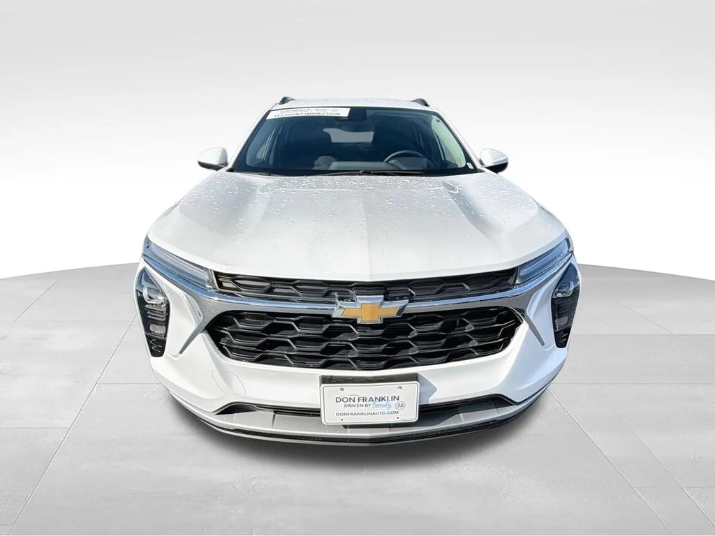 Used 2025 White Chevrolet LT image 4