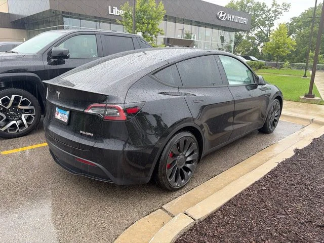 Used 2022  Tesla Performance image 3