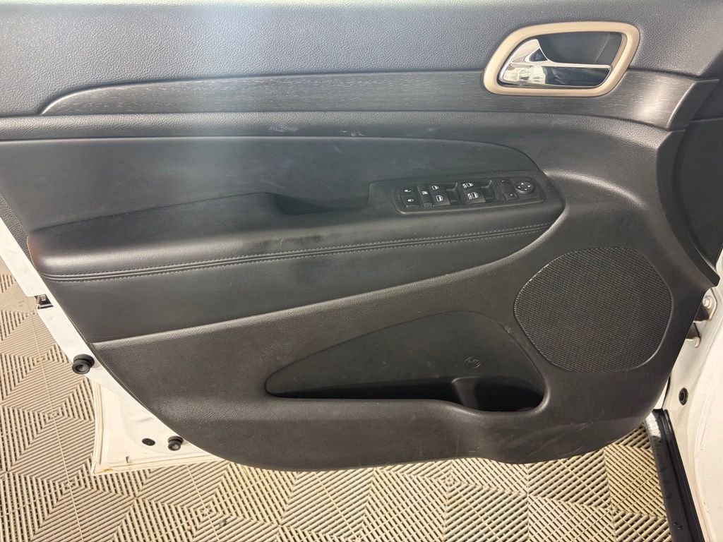 Used 2017 White Jeep Laredo image 11