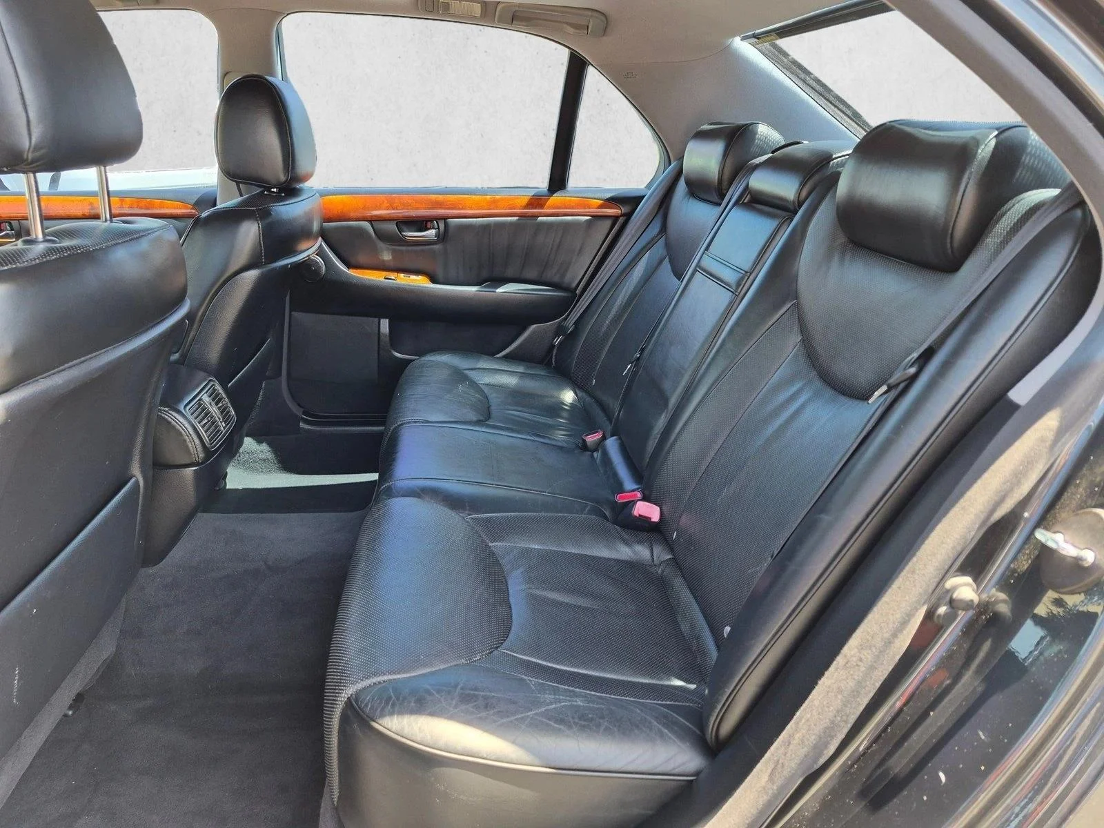 Used 2004 Silver/Gray Lexus  image 19
