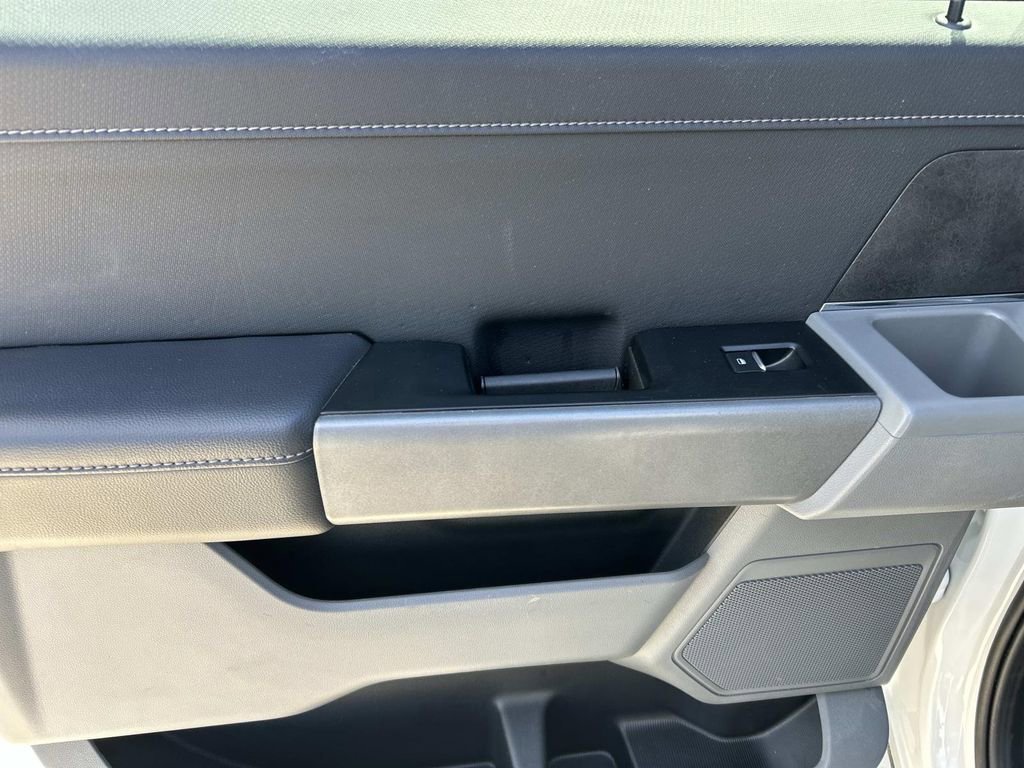 Used 2025 Oxford White Ford XLT image 13