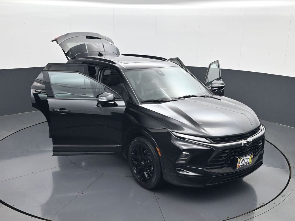 Used 2025 Black Chevrolet RS image 29