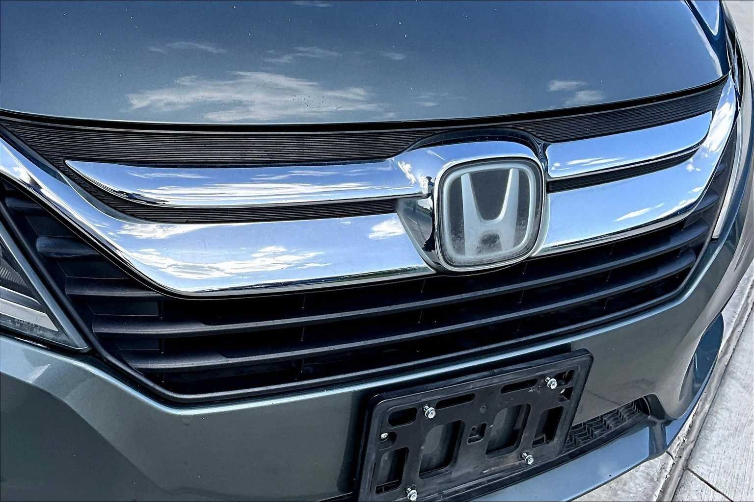 Used 2018 Modern Steel Metallic Honda EX image 29