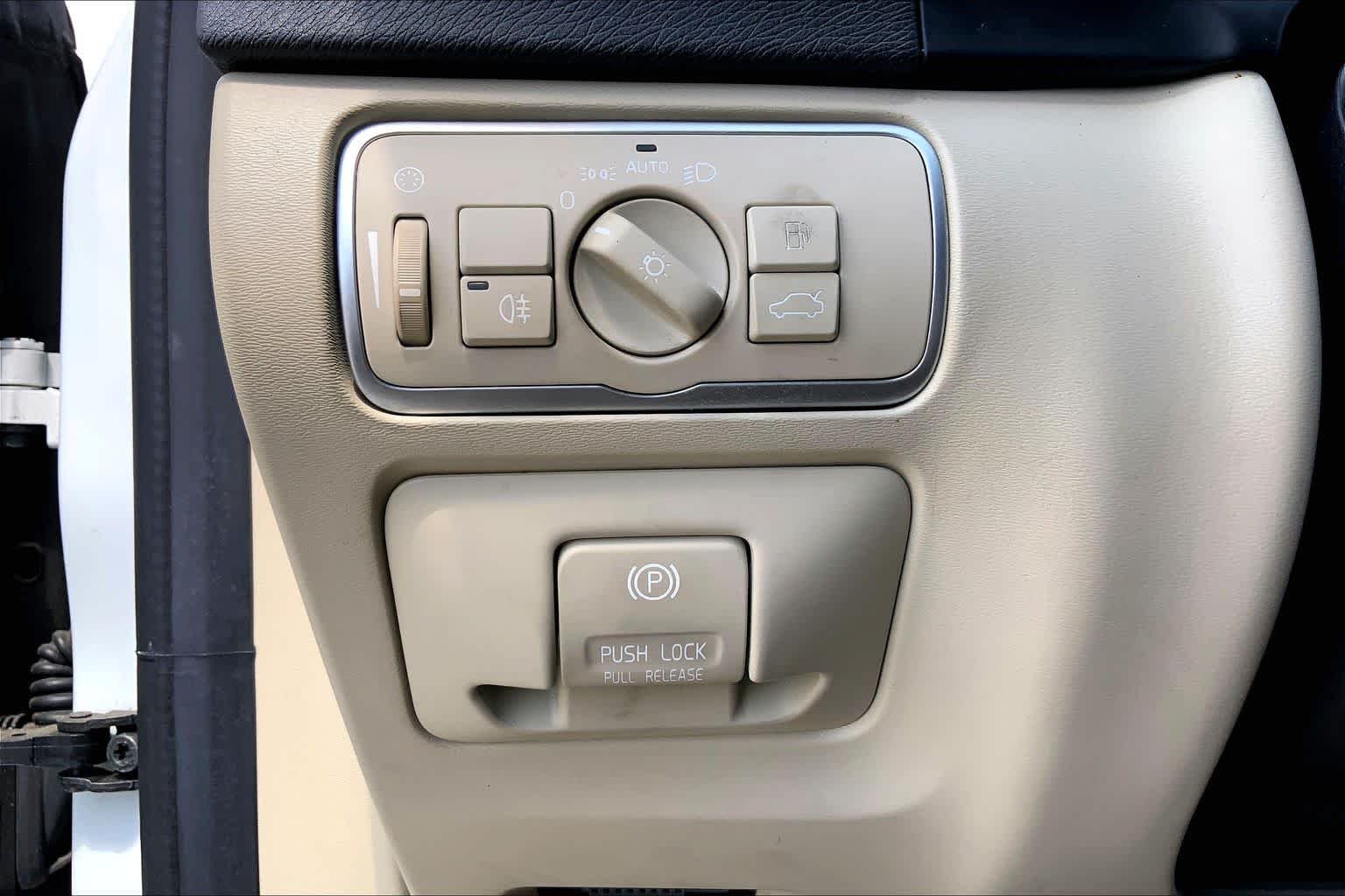 Used 2015 Crystal White Pearl Volvo T5 Drive-E Platinum image 33