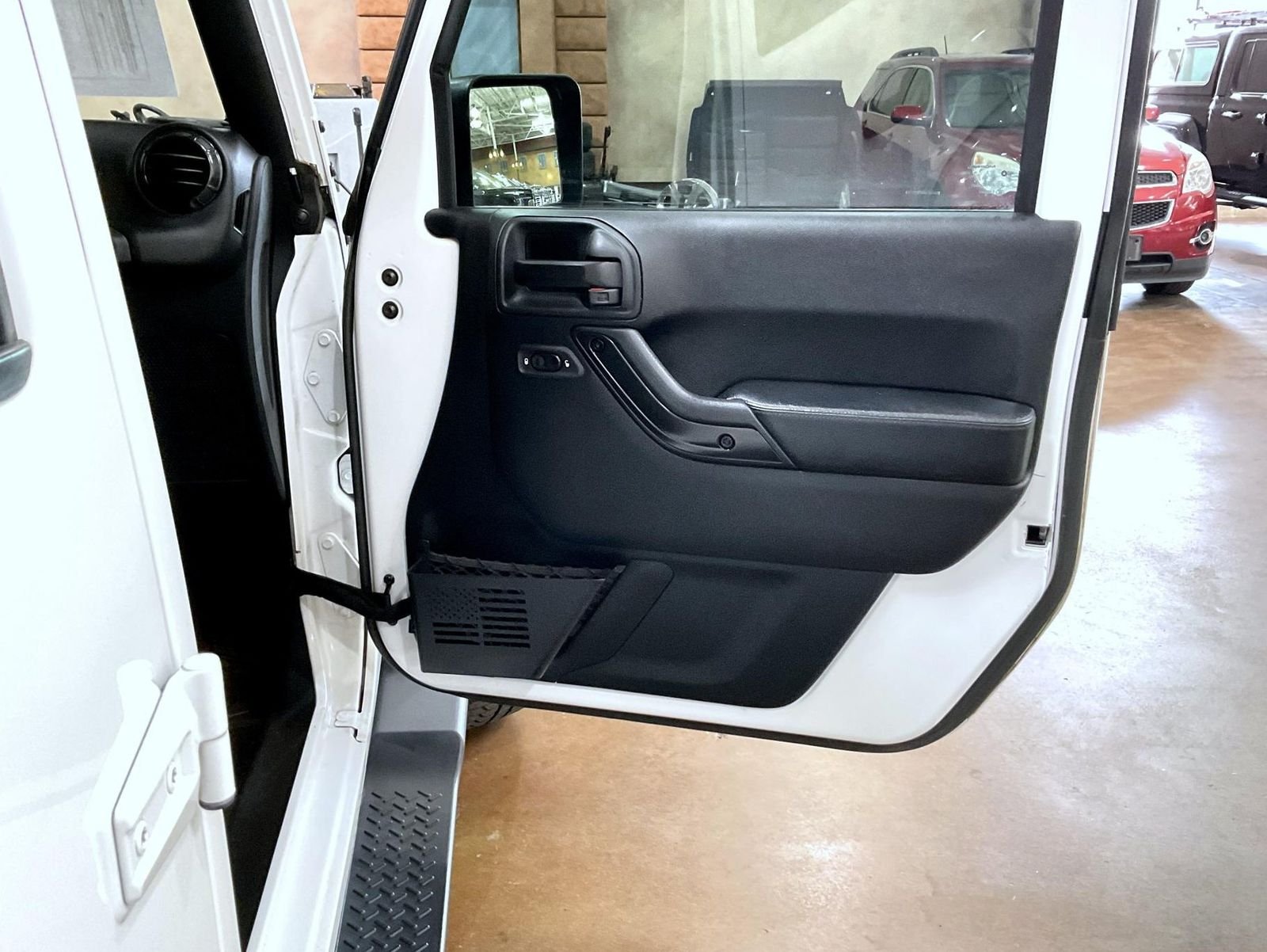 Used 2017 White Jeep Unlimited Sahara image 16