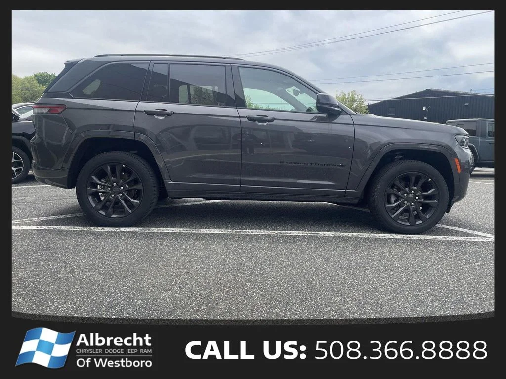 New 2026 Baltic Gray Metallic Clear-Coat Exterior Paint Jeep Limited Reserve image 6