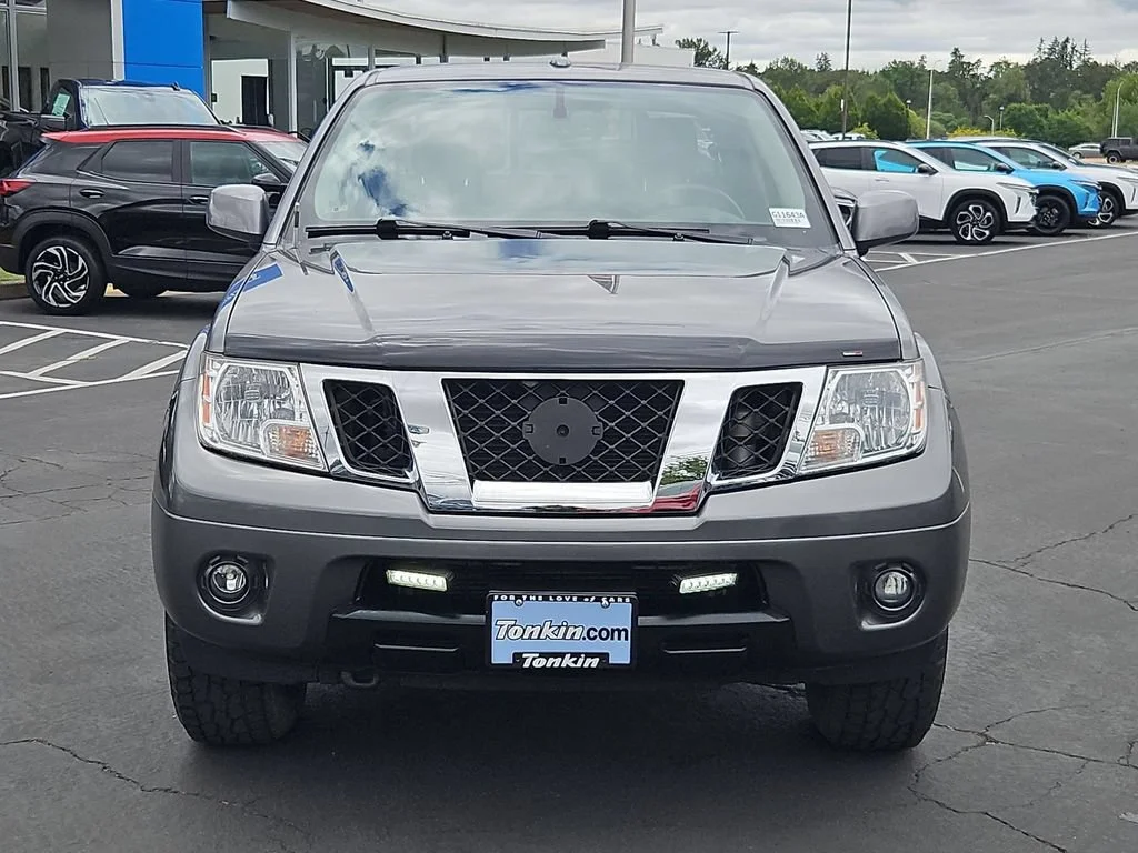 Used 2018 Gray Nissan PRO-4X image 9