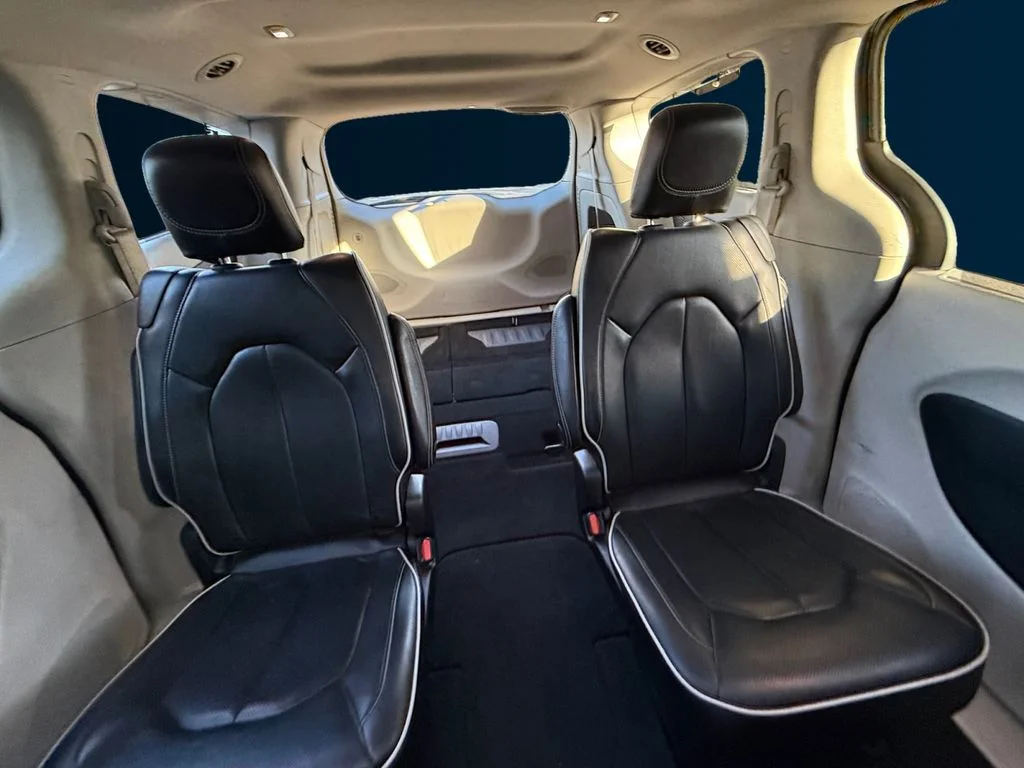 Used 2023 Black Chrysler Limited image 18