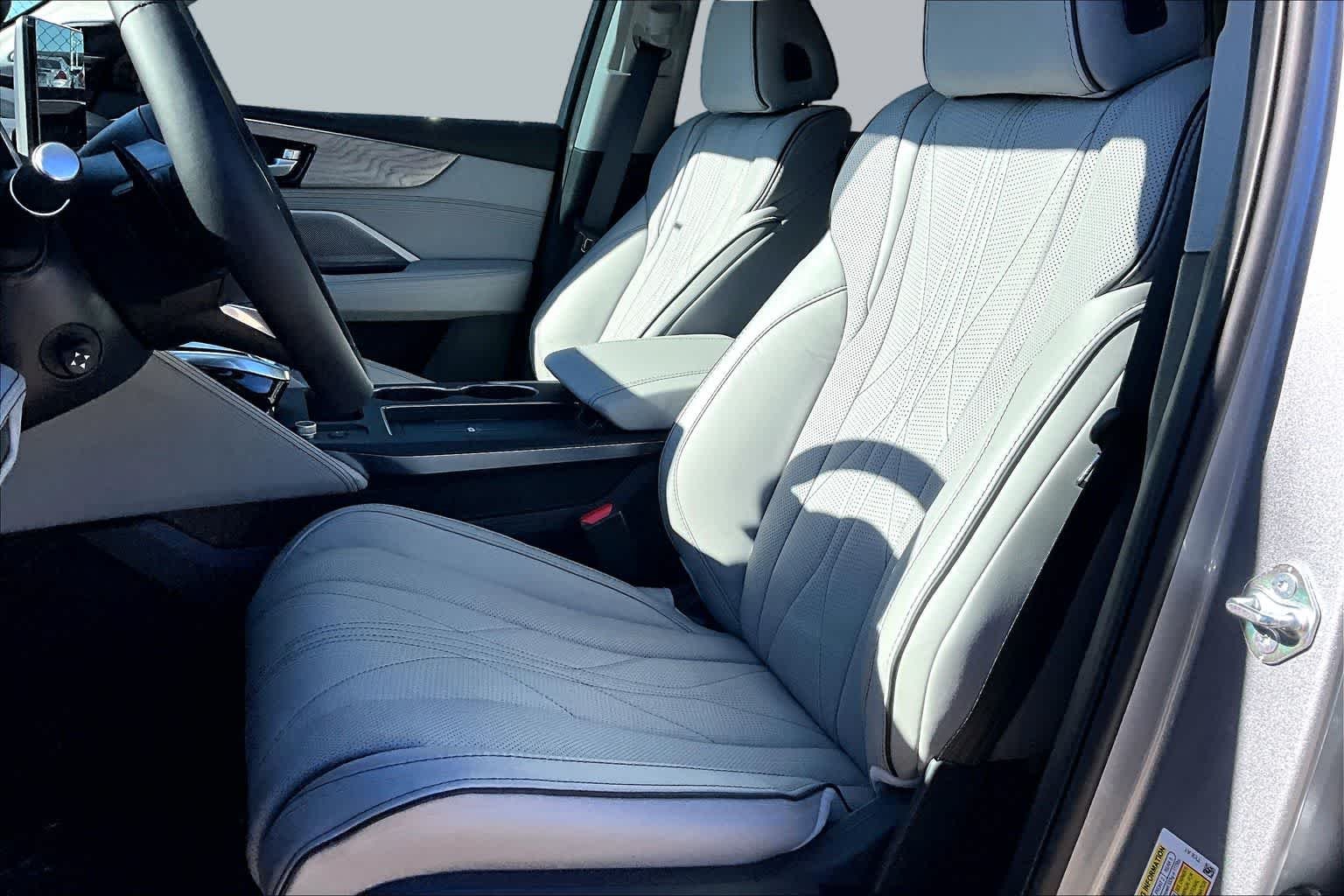New 2026 Solar Silver Metallic Acura w/Advance Package image 9