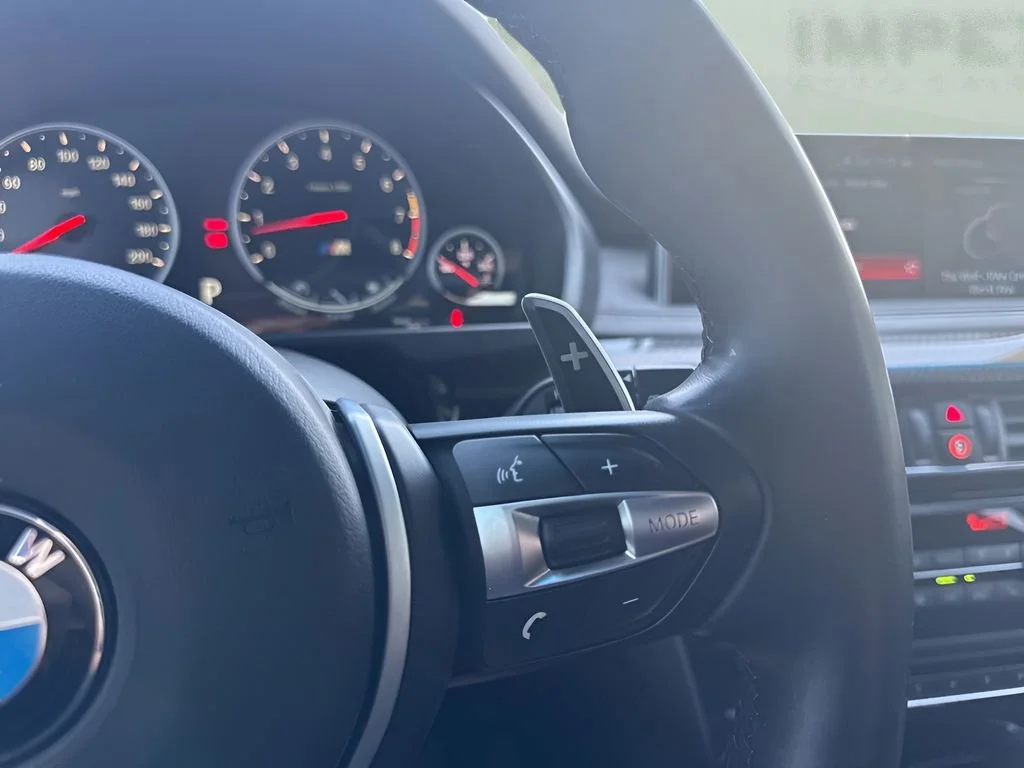 Used 2018  BMW  image 16