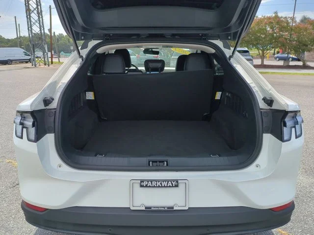 Used 2024 White Ford Select image 30