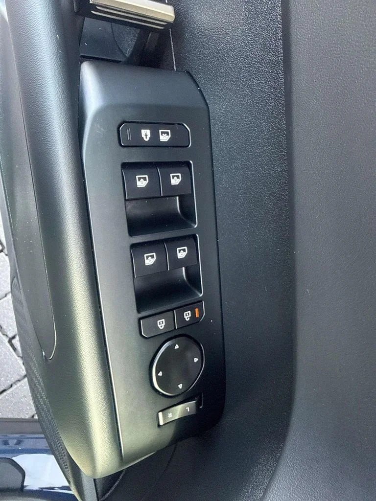 Used 2027 Black Kia S image 21