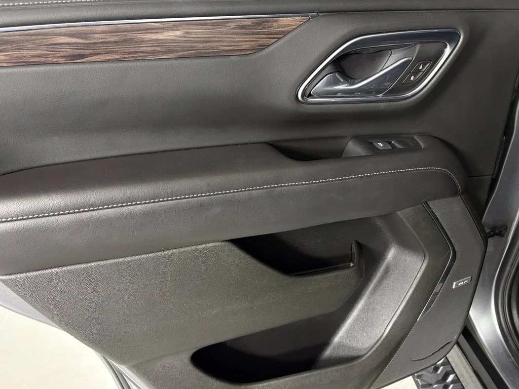 Used 2021 Gray Chevrolet Z71 image 36
