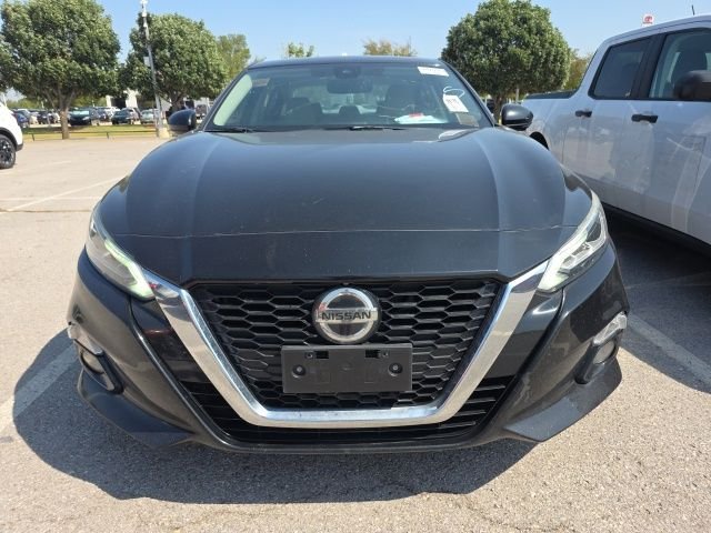 Used 2019 Black Nissan 2.5 Platinum image 2