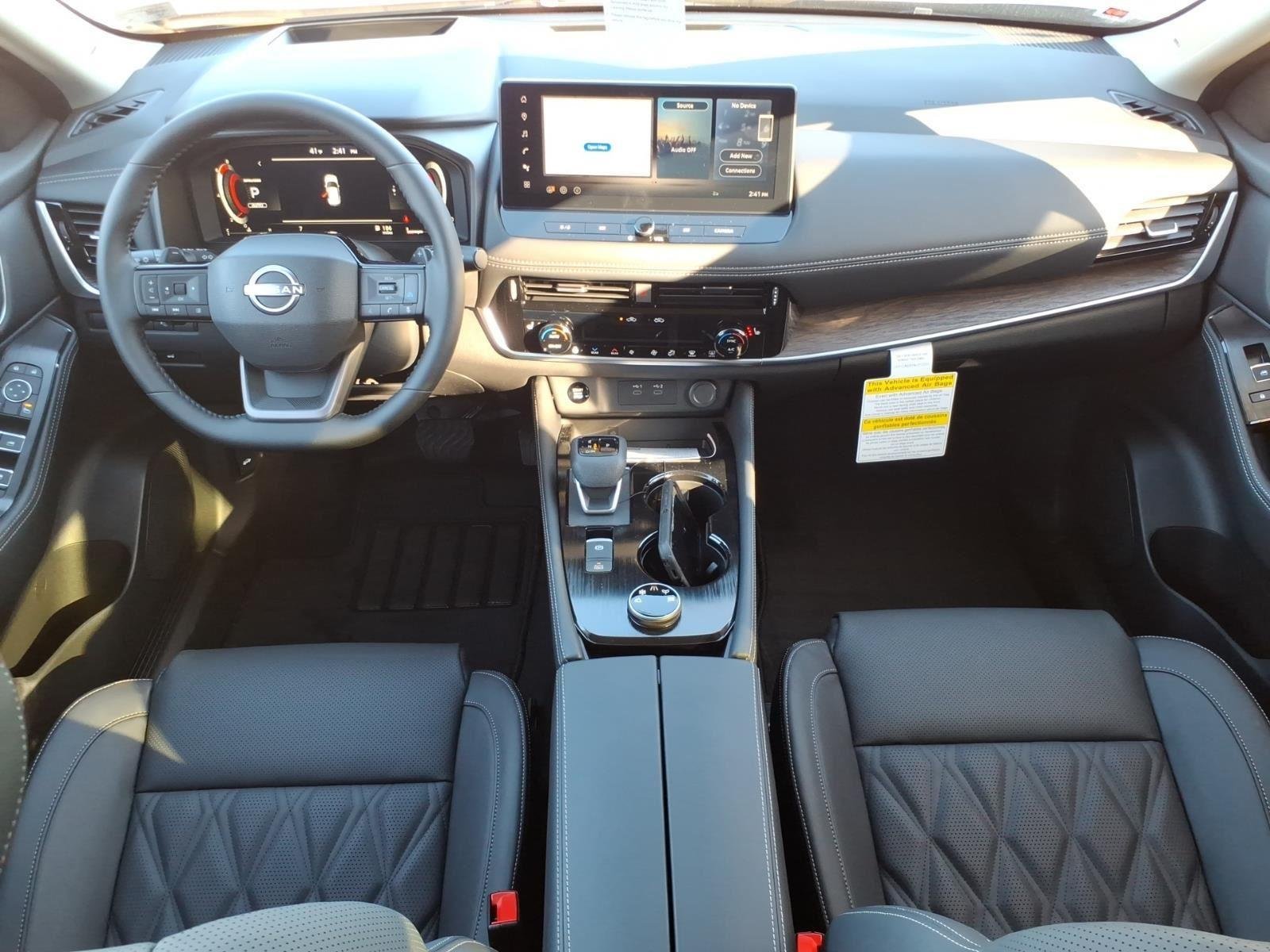 New 2026 Champagne Silver Metallic / Super Black Two-tone Nissan Platinum image 8