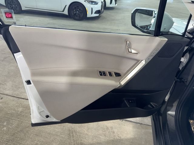 2023 BMW iX Base - Photo 17