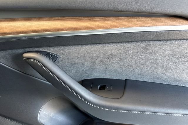 Used 2022  Tesla Performance image 21