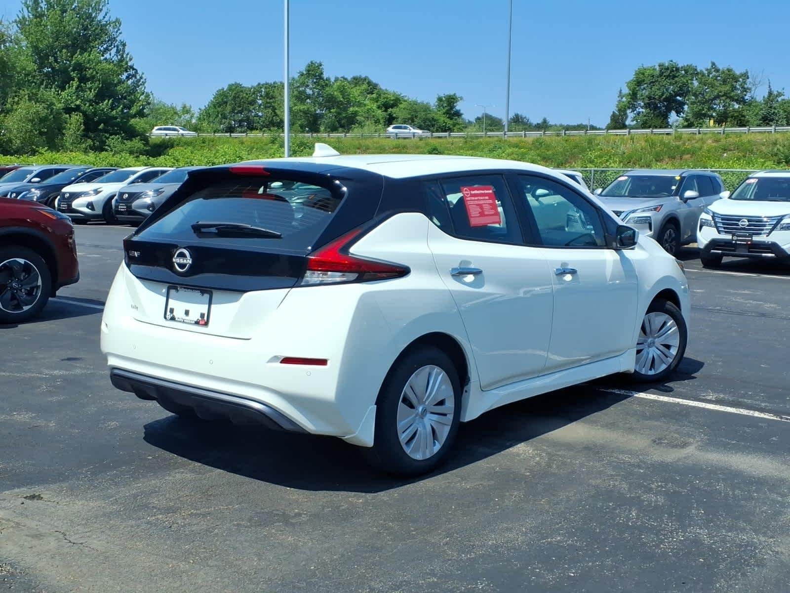 Used 2023 Glacier White Nissan S image 5