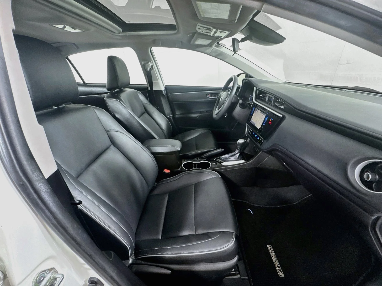 Certified Used 2019 White Toyota XLE image 28