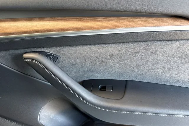 Used 2022  Tesla Performance image 21