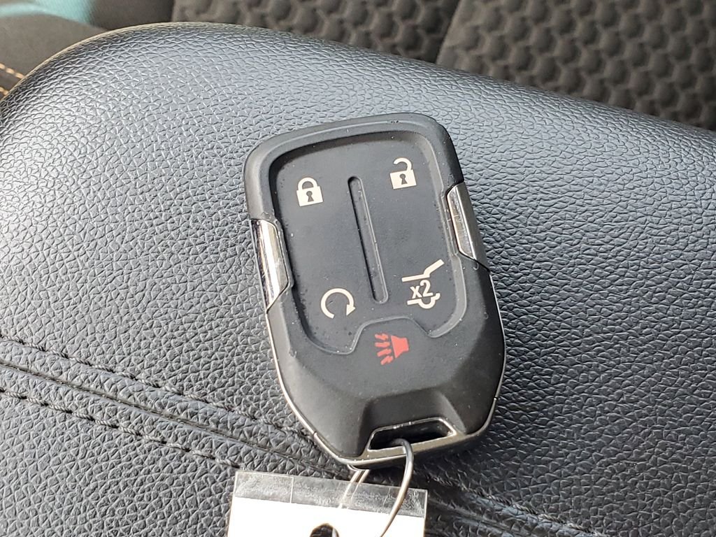 Used 2021 White GMC SLE image 31