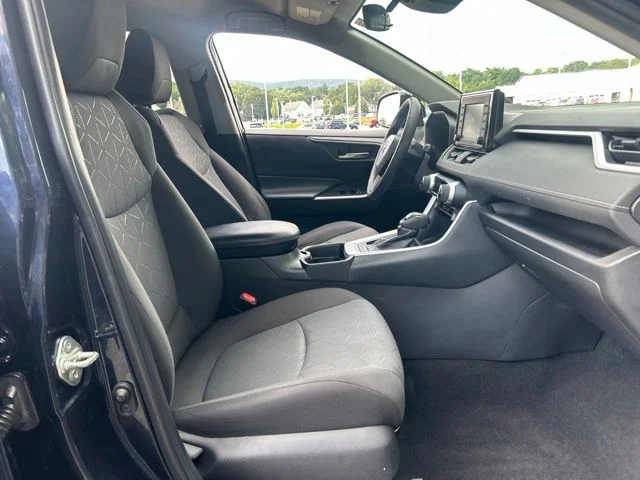 Used 2020  Toyota XLE image 24
