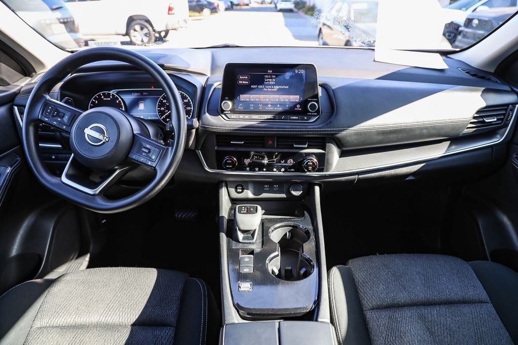 2024 Nissan Rogue SV - Photo 12